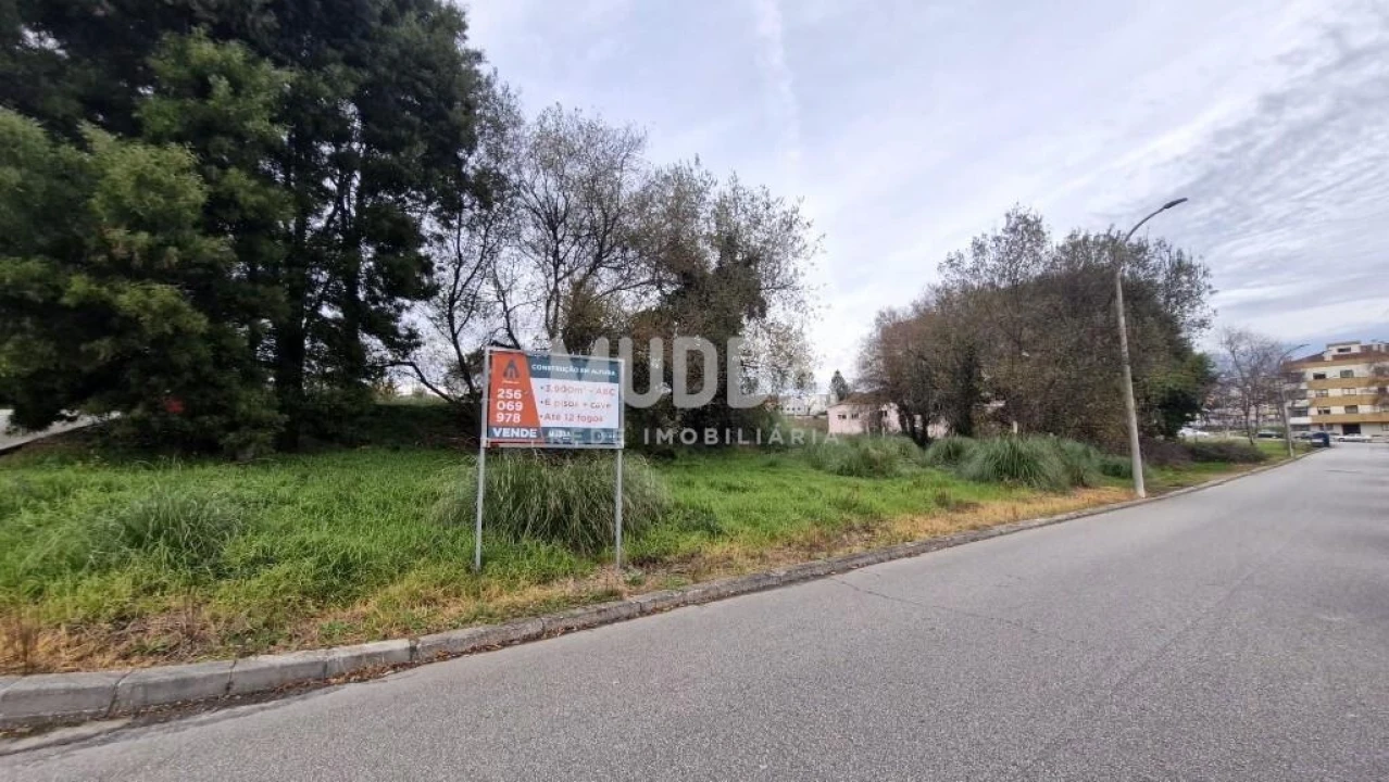 Terreno para Venda em São João da Madeira Foto 3
