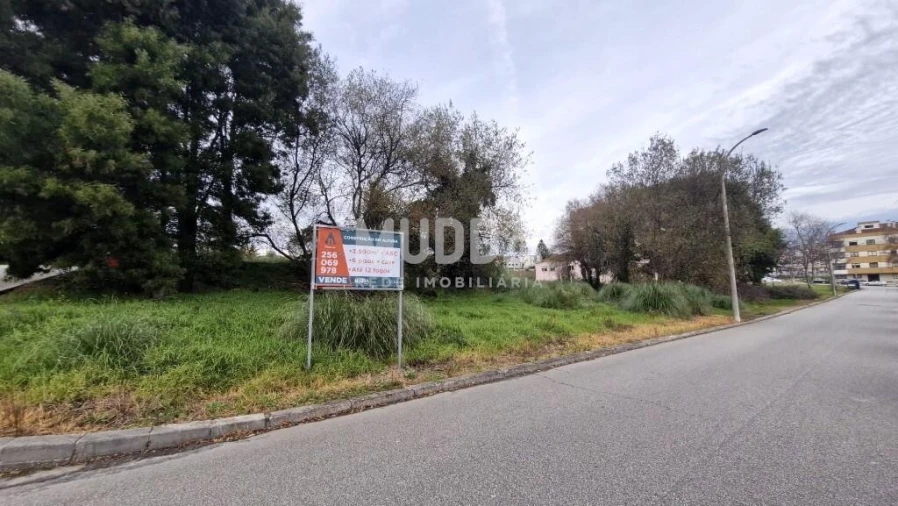 Terreno para Venda em São João da Madeira Foto 3