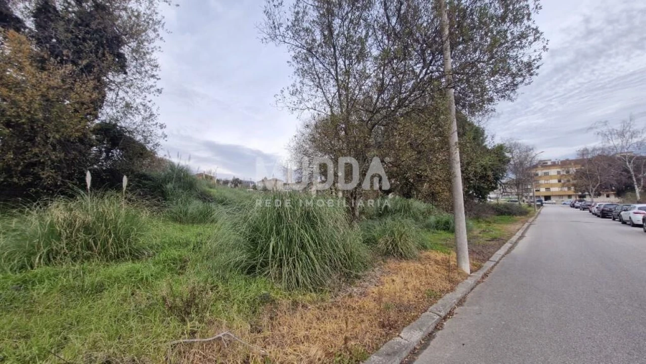 Terreno para Venda em São João da Madeira Foto 1