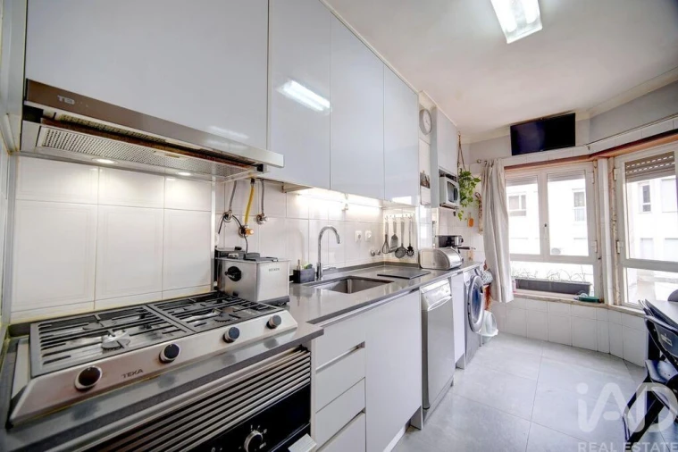 Apartamento T3 para Venda em Rio de Mouro Foto 9