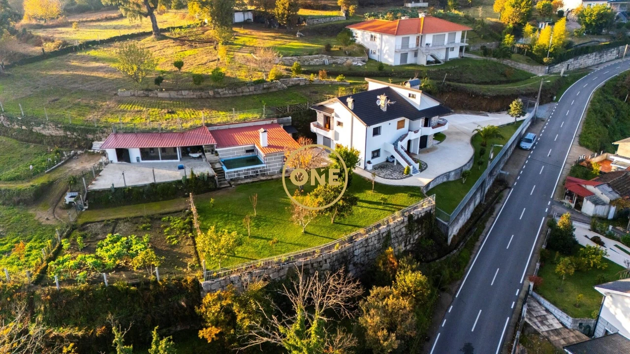 Moradia T4 para Venda em Merufe Foto 2