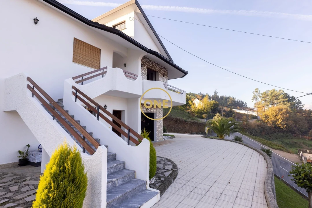 Moradia T4 para Venda em Merufe Foto 3