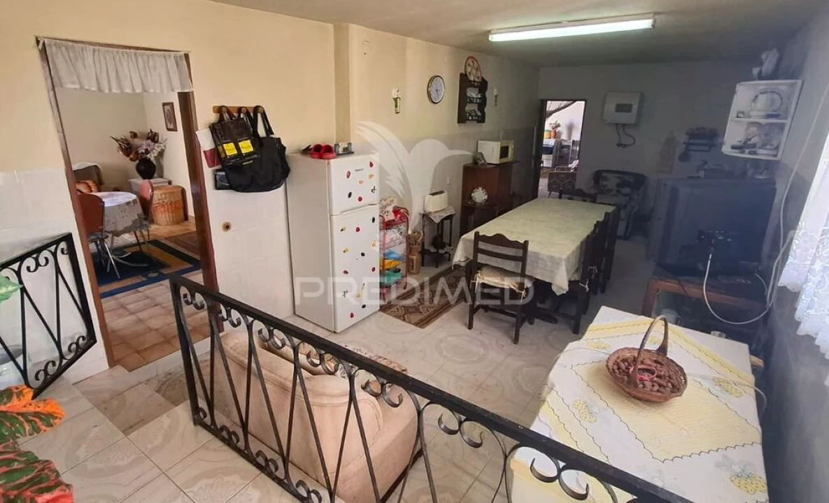 Moradia T1 para Venda em Azoia de Cima e Tremês Foto 2