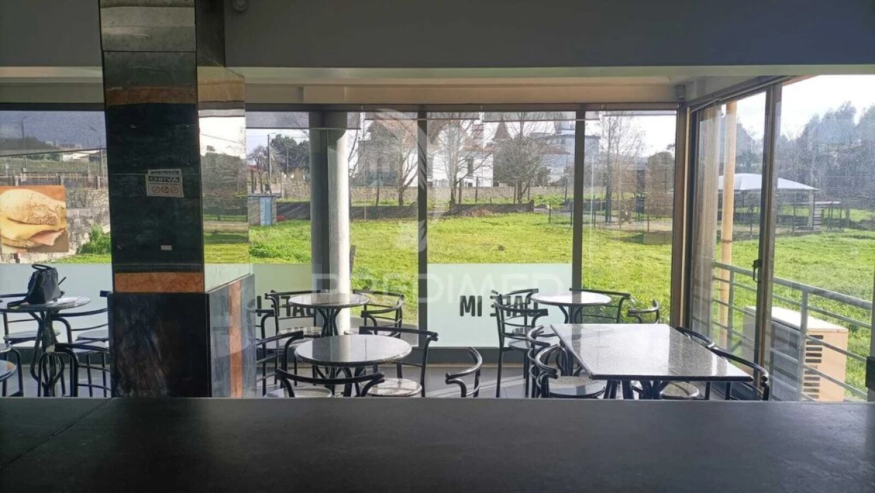 Loja para Arrendamento em Coronado (São Romão e São Mamede) Foto 8