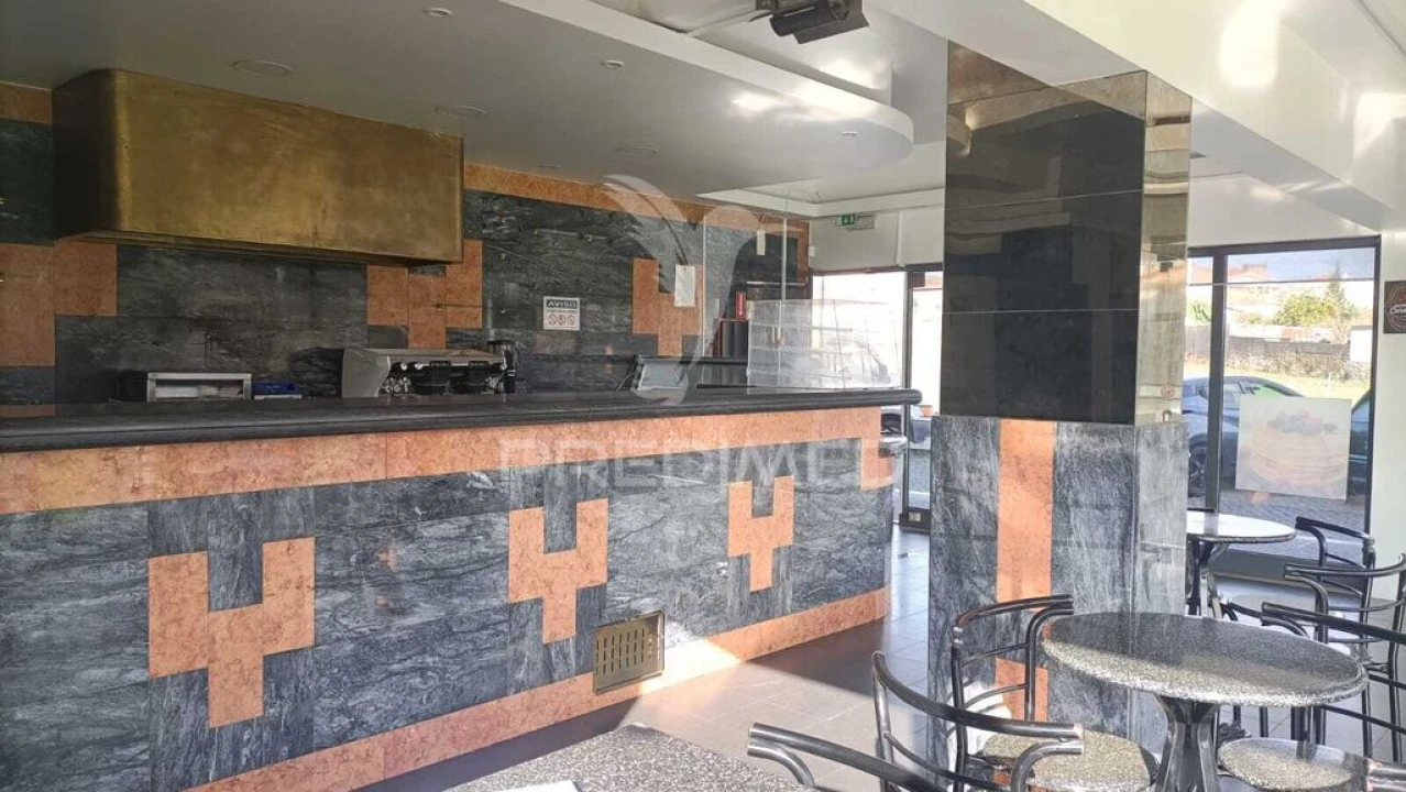 Loja para Arrendamento em Coronado (São Romão e São Mamede) Foto 1