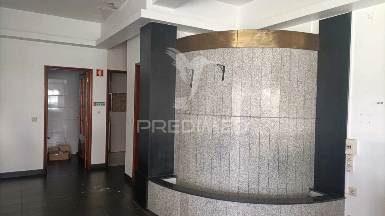 Loja para Arrendamento em Coronado (São Romão e São Mamede) Foto 12