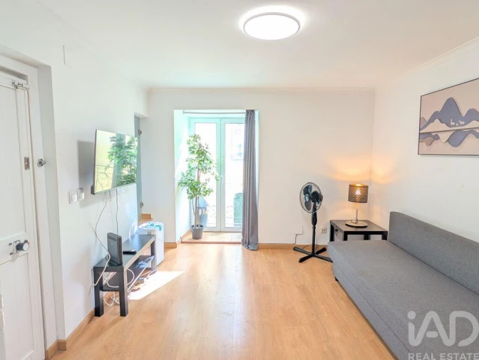 Apartamento T1 para Arrendamento em Misericórdia Foto 1