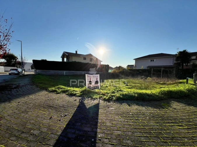 Terreno para Venda em Torre de D. Chama Foto 1