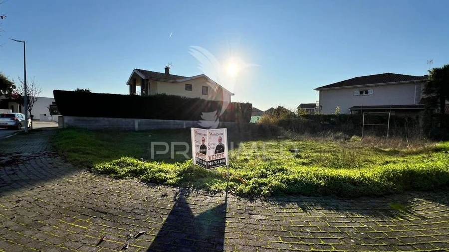 Terreno para Venda em Torre de D. Chama