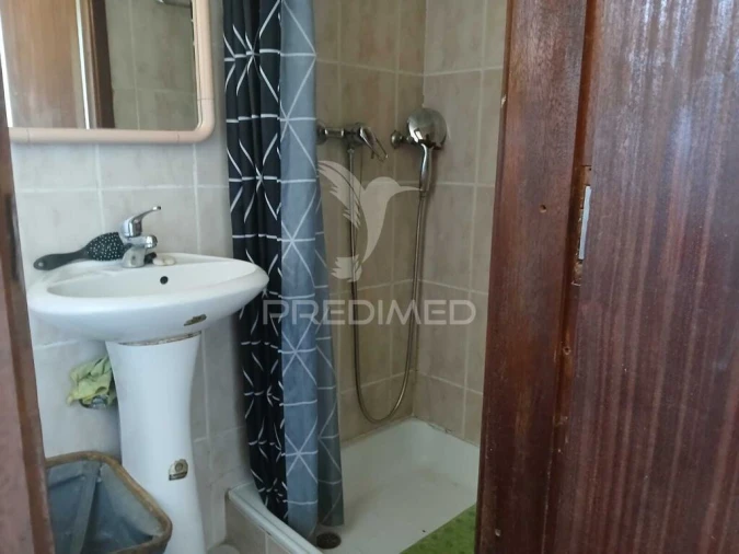 Moradia T3 para Venda em Calvos e Frades Foto 6