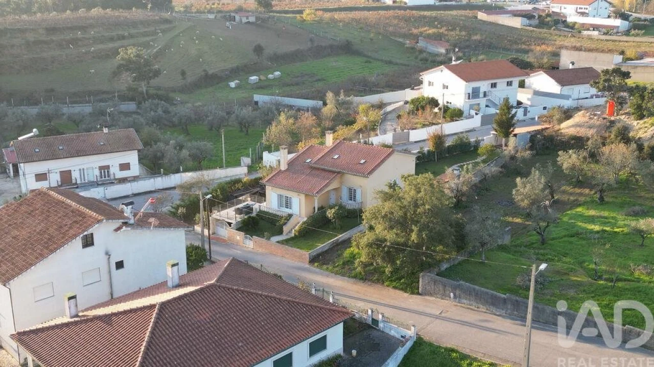 Moradia T5 para Venda em Lamas Foto 30