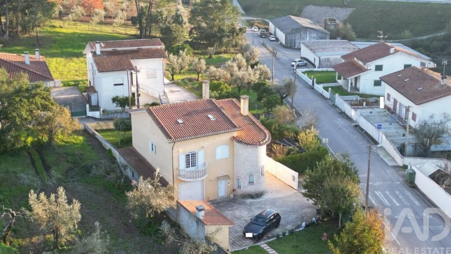 Moradia T5 para Venda em Lamas Foto 29