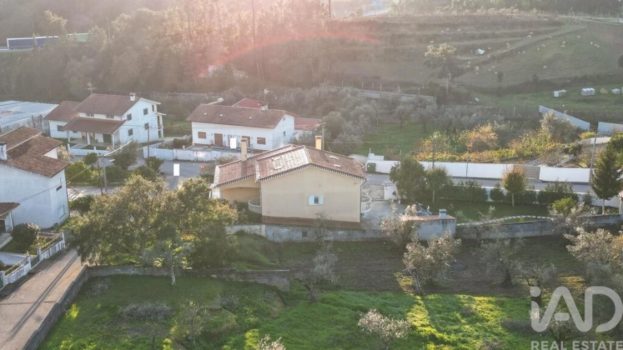 Moradia T5 para Venda em Lamas Foto 32