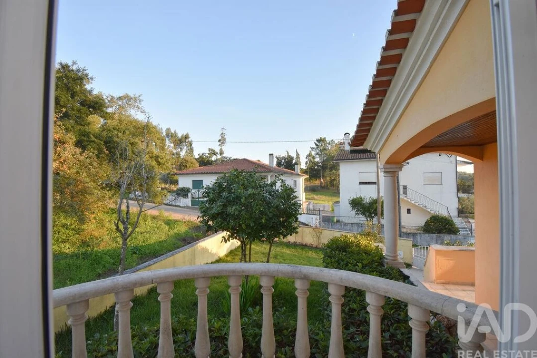 Moradia T5 para Venda em Lamas Foto 10