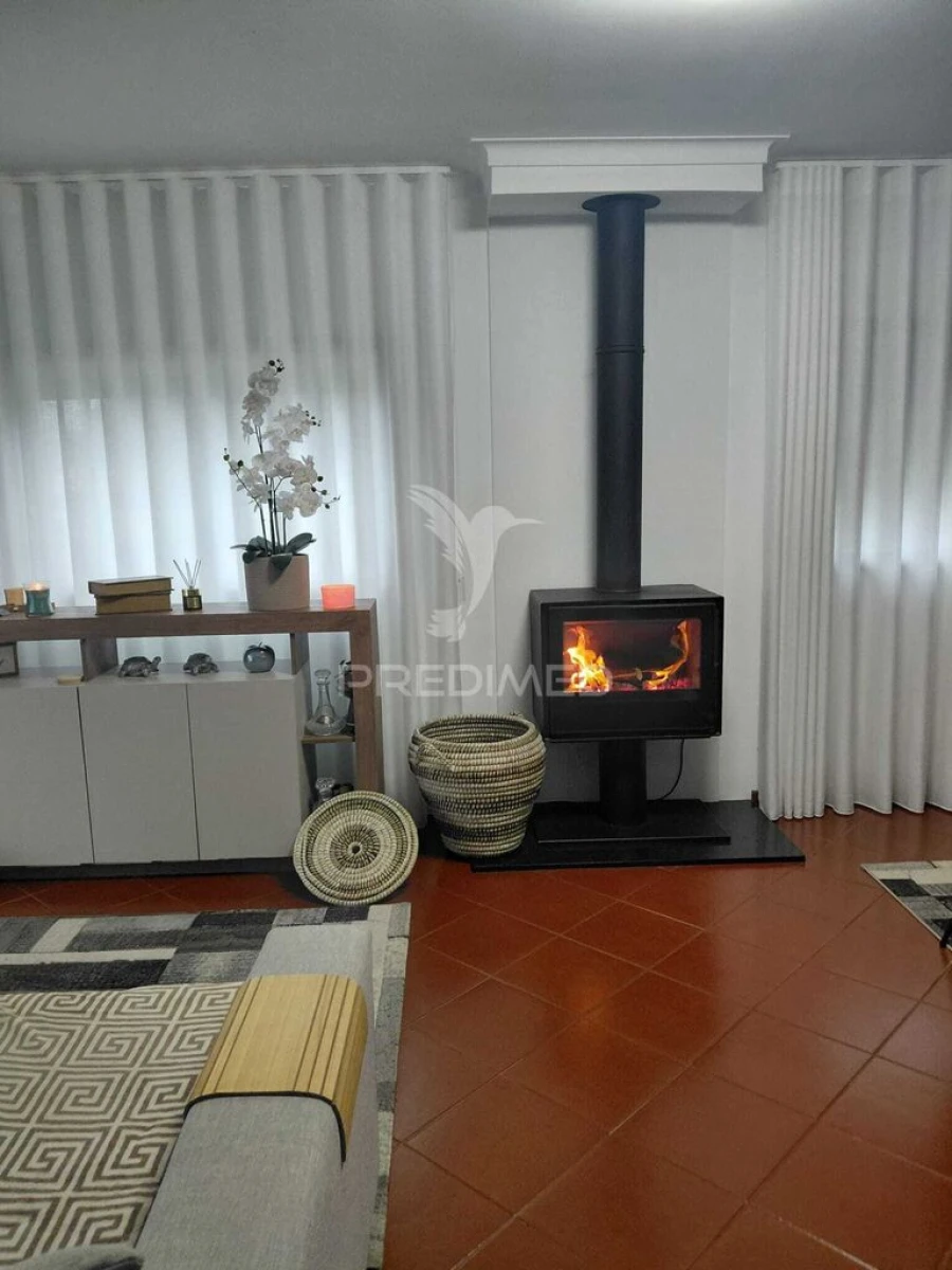 Moradia T3 para Venda em Idães Foto 4