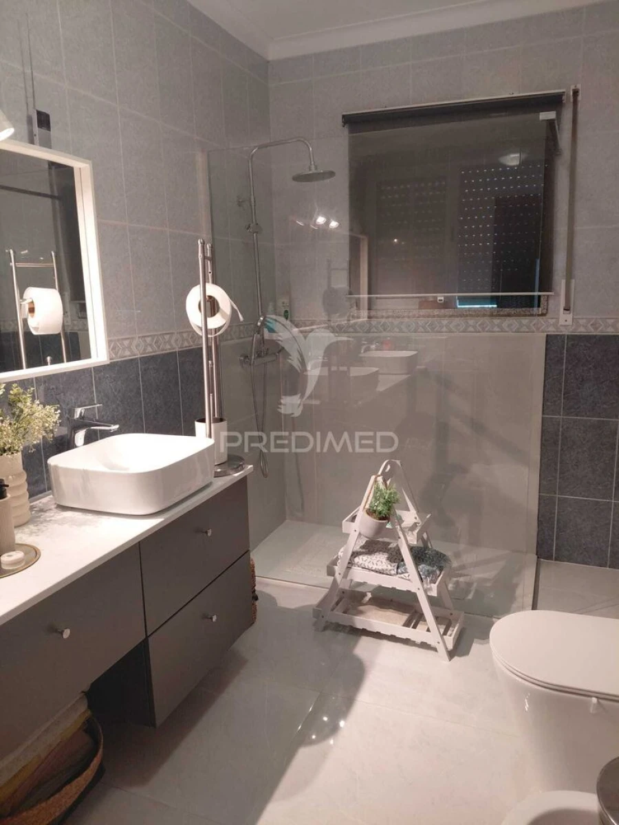 Moradia T3 para Venda em Idães Foto 5