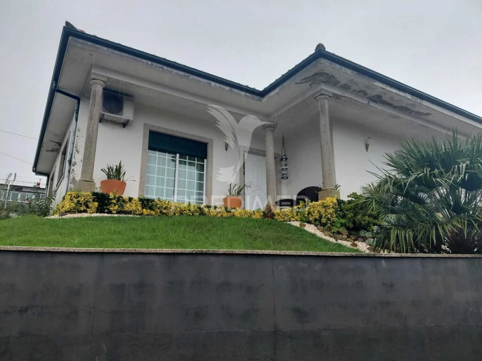 Moradia T3 para Venda em Idães Foto 2