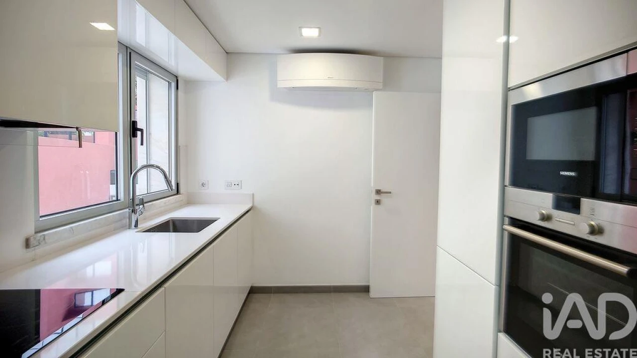 Apartamento T2 para Arrendamento em Santo António Foto 3