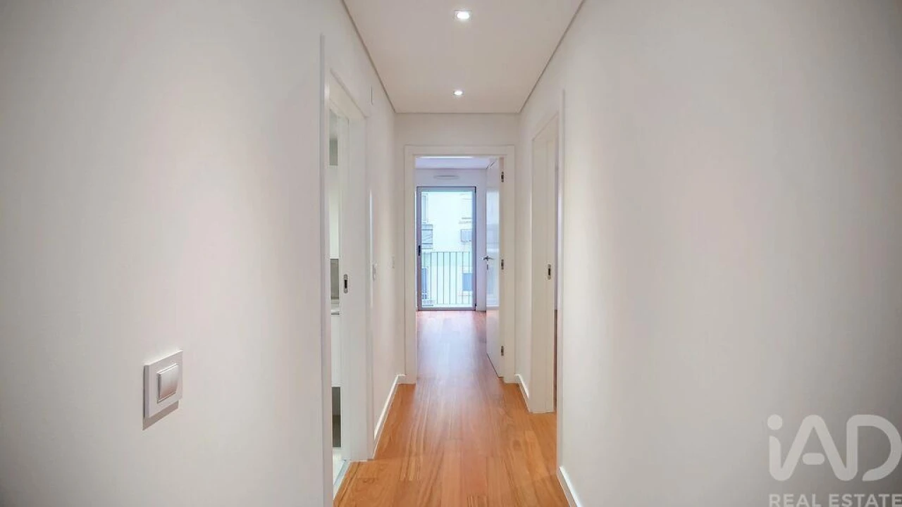 Apartamento T2 para Arrendamento em Santo António Foto 8