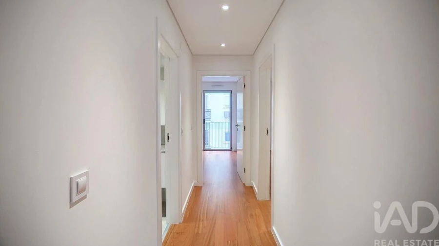 Apartamento T2 para Arrendamento em Santo António Foto 8