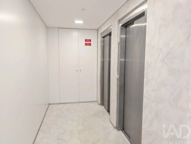 Apartamento T2 para Arrendamento em Santo António Foto 17