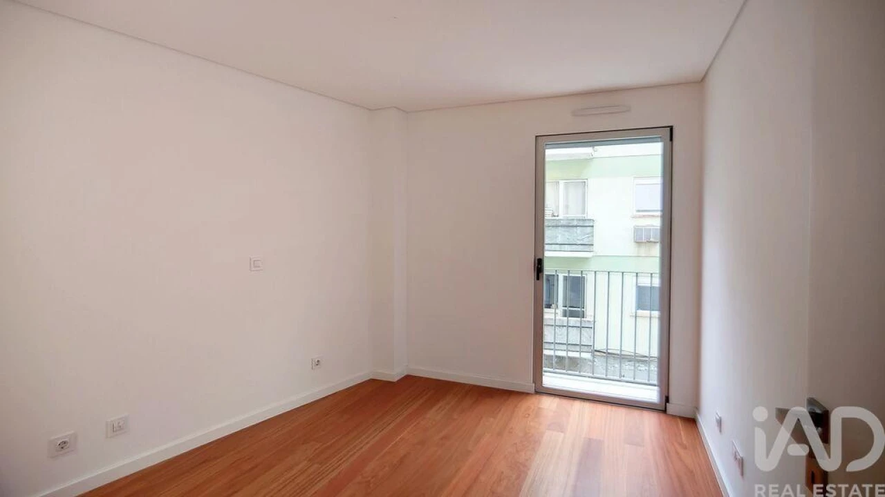 Apartamento T2 para Arrendamento em Santo António Foto 10