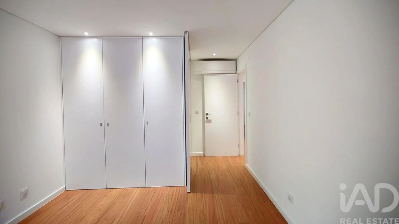 Apartamento T2 para Arrendamento em Santo António Foto 16