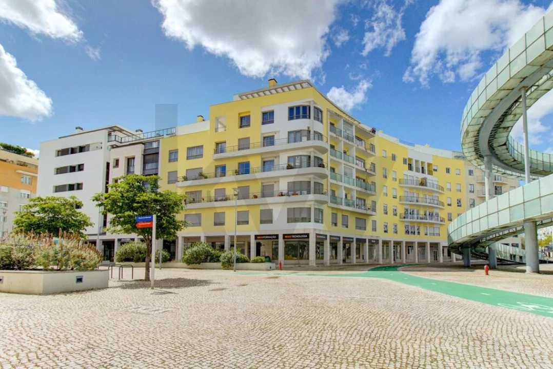 Loja para Arrendamento em Olivais Foto 12