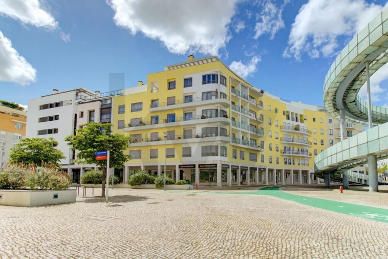 Loja para Arrendamento em Olivais Foto 12