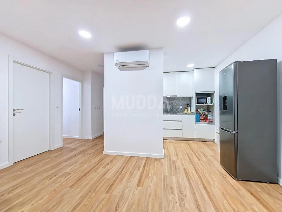 Apartamento T3 para Venda em Sé, Santa Maria e Meixedo Foto 1