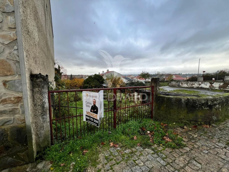 Moradia T1 para Venda em Torre de D. Chama Foto 3