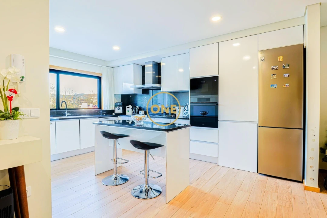 Moradia T4 para Venda em Carreira e Fonte Coberta Foto 3