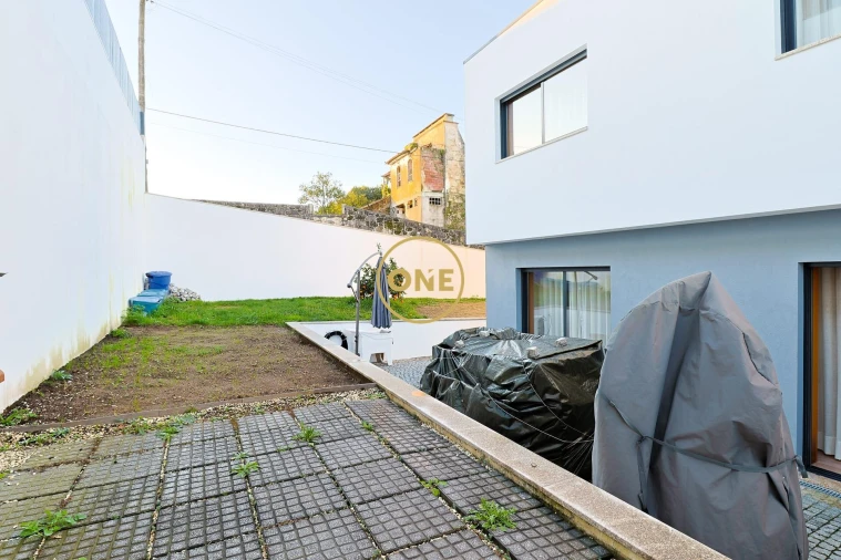 Moradia T4 para Venda em Carreira e Fonte Coberta Foto 23