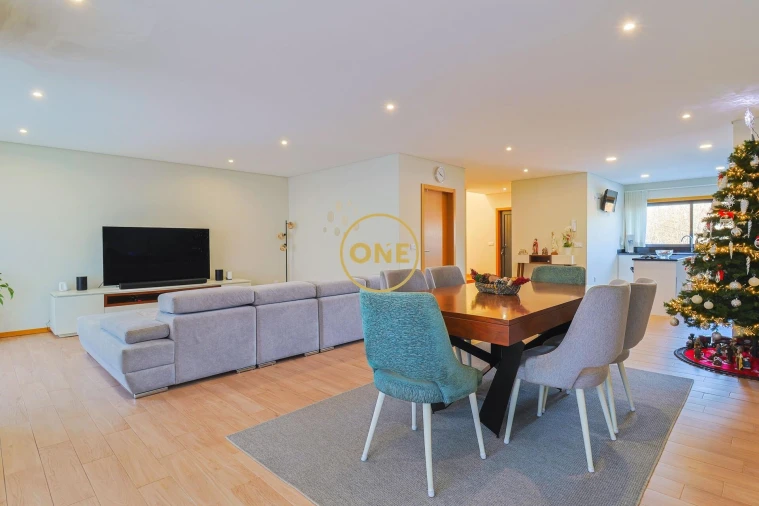 Moradia T4 para Venda em Carreira e Fonte Coberta Foto 5