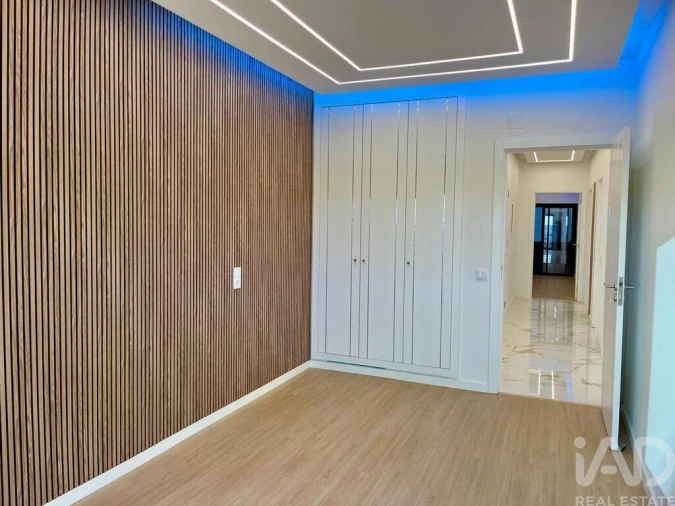 Apartamento T3 para Venda em Quarteira Foto 7