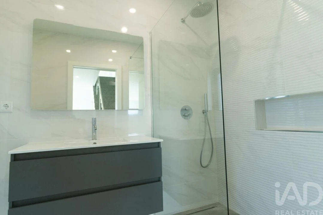 Moradia T3 para Venda em Armação de Pera Foto 15