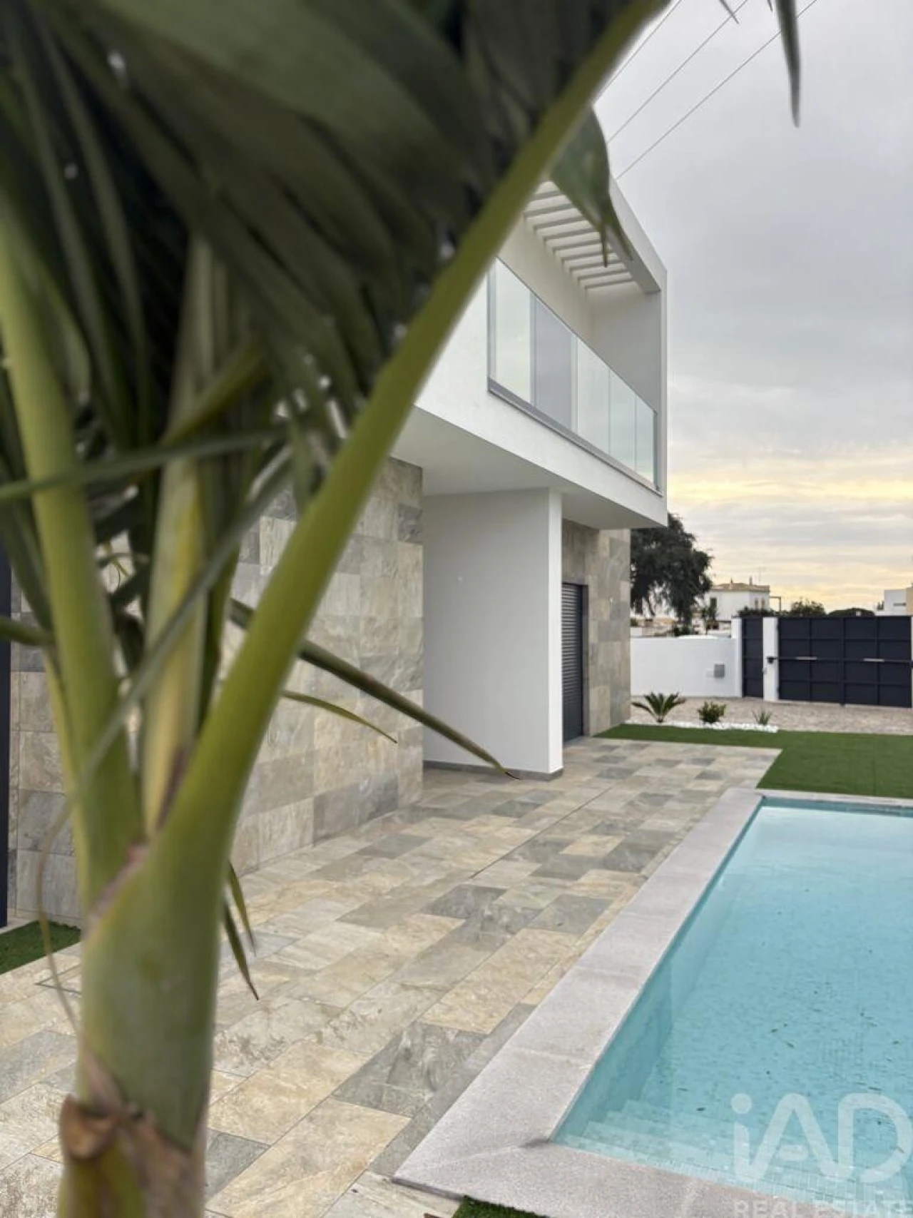 Moradia T3 para Venda em Armação de Pera Foto 3