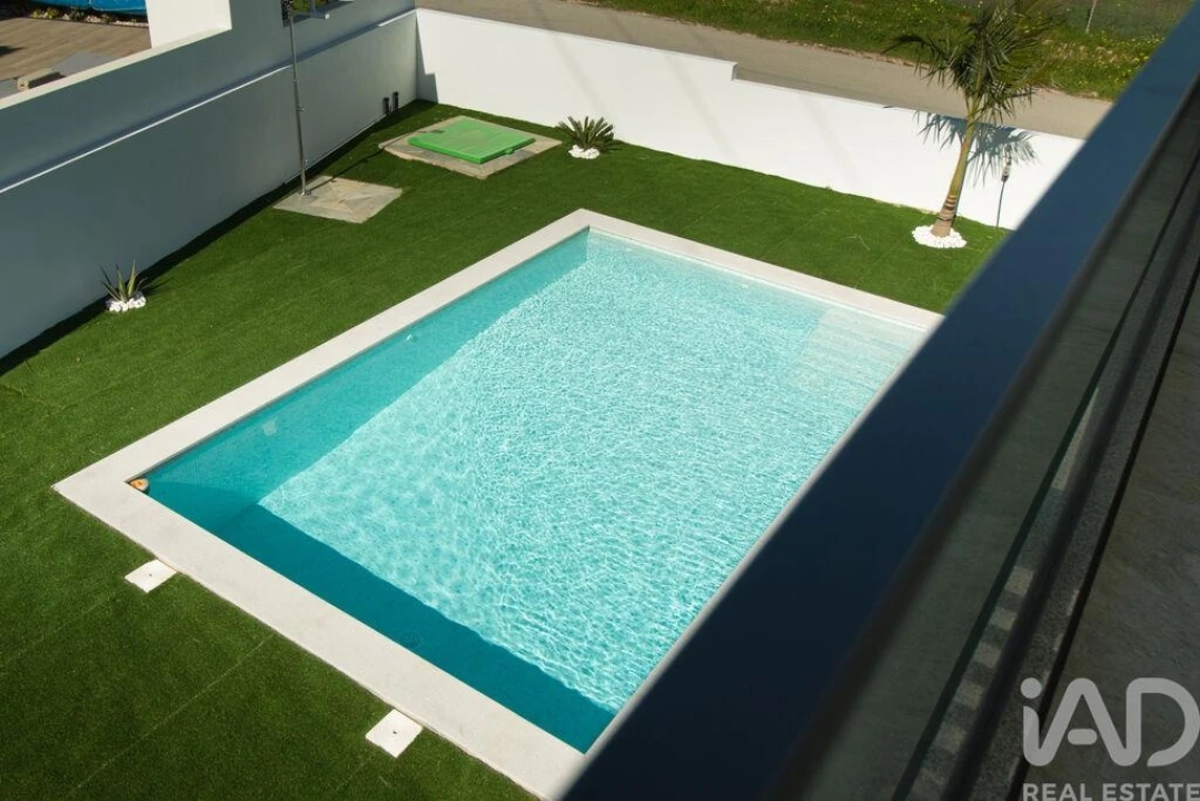 Moradia T3 para Venda em Armação de Pera Foto 12