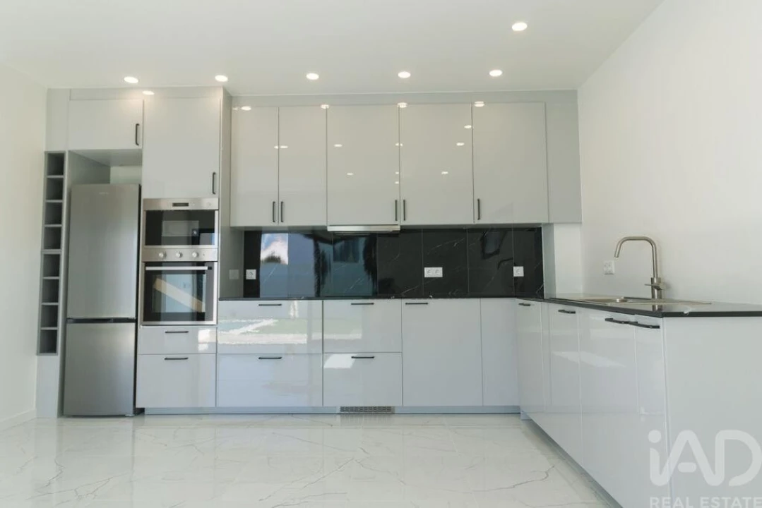 Moradia T3 para Venda em Armação de Pera Foto 7