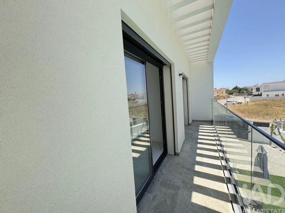 Moradia T3 para Venda em Armação de Pera Foto 27