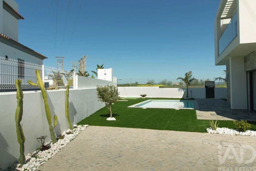 Moradia T3 para Venda em Armação de Pera Foto 6