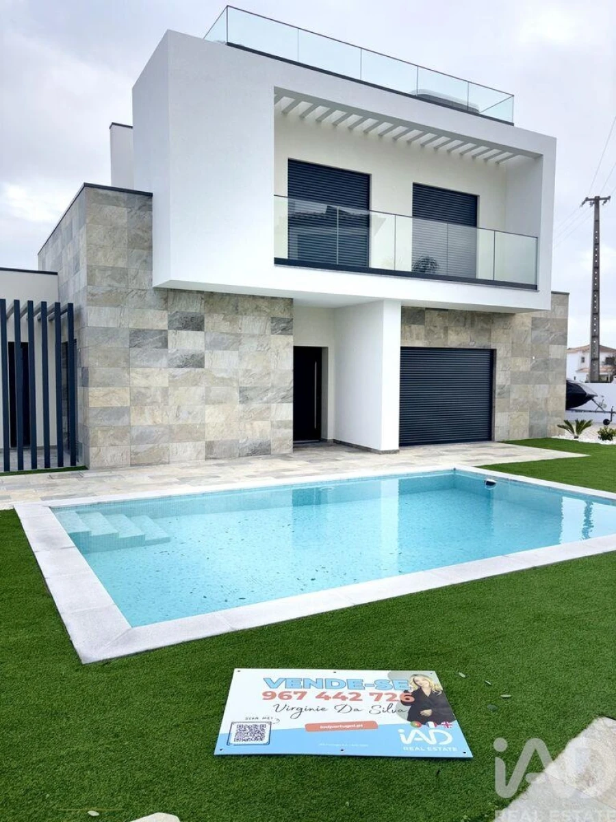 Moradia T3 para Venda em Armação de Pera