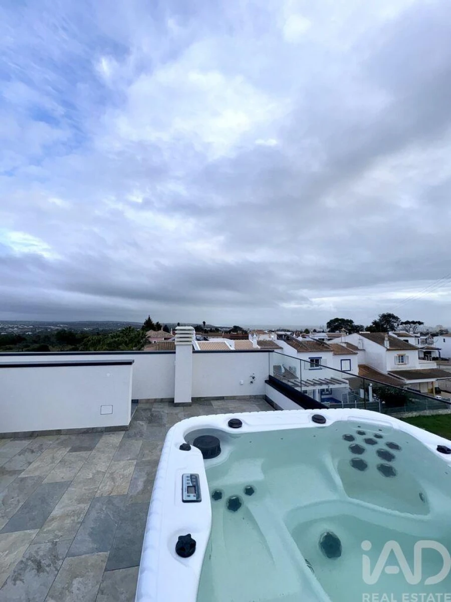 Moradia T3 para Venda em Armação de Pera Foto 8