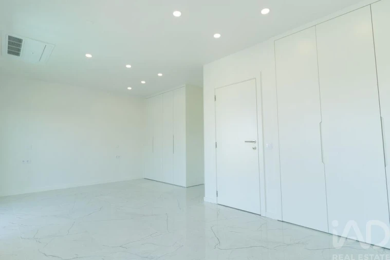 Moradia T3 para Venda em Armação de Pera Foto 17