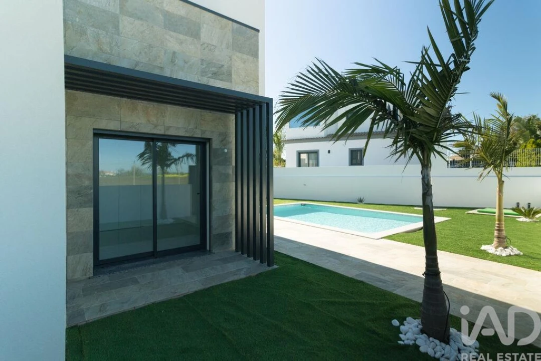 Moradia T3 para Venda em Armação de Pera Foto 3