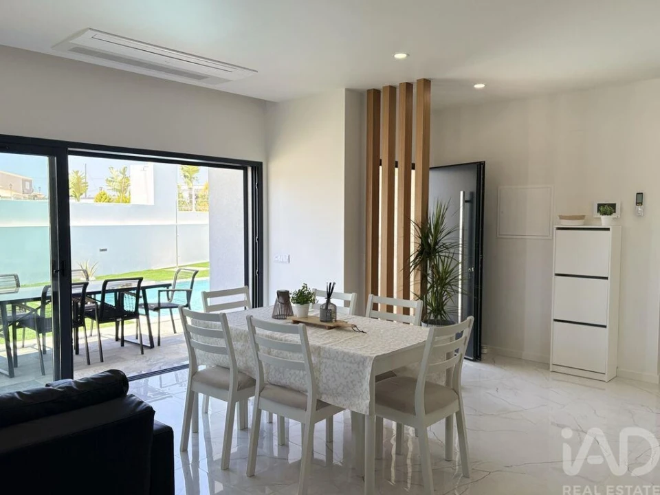Moradia T3 para Venda em Armação de Pera Foto 16