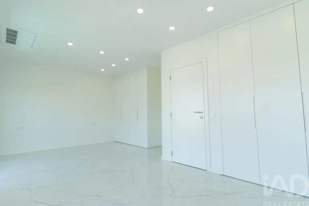 Moradia T3 para Venda em Armação de Pera Foto 17