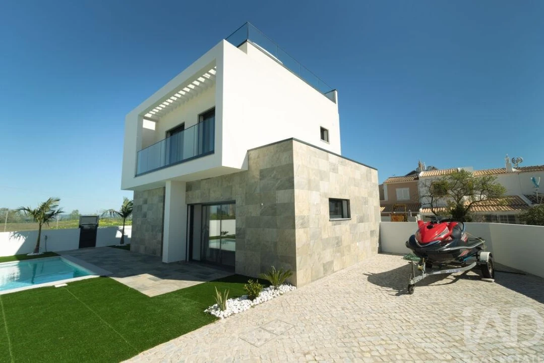 Moradia T3 para Venda em Armação de Pera Foto 4