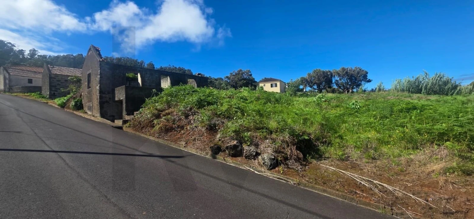 Moradia T2 para Venda em Achadas da Cruz Foto 4