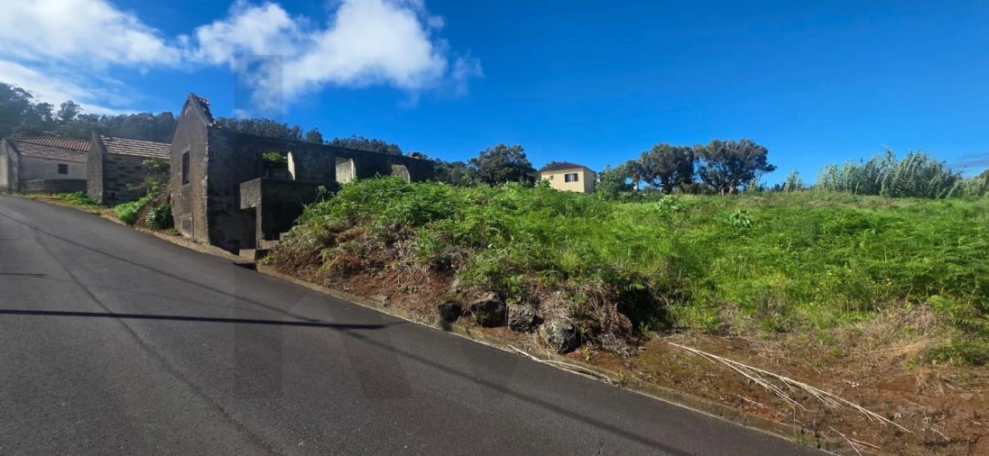 Moradia T2 para Venda em Achadas da Cruz Foto 4